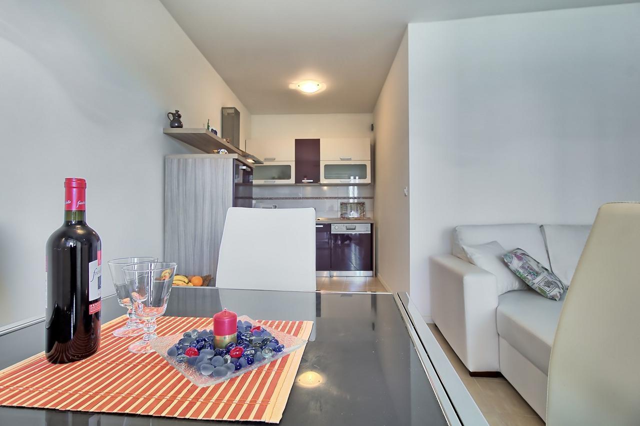 Summertime House With Apartment Umago Esterno foto