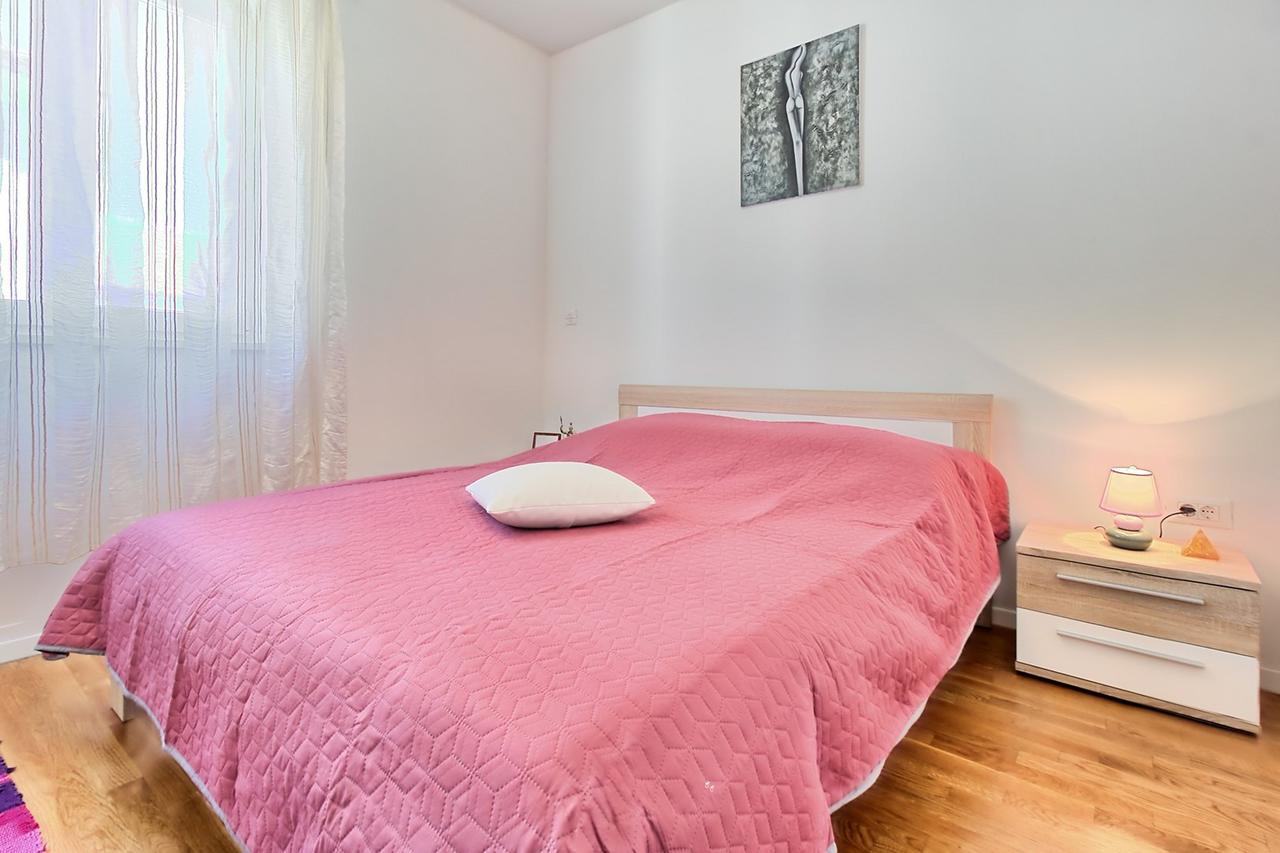 Summertime House With Apartment Umago Esterno foto