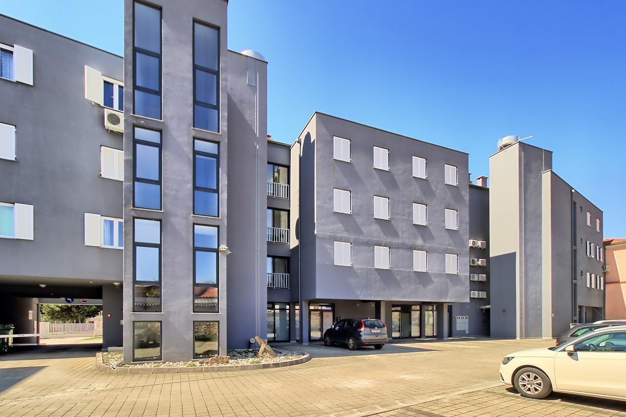 Summertime House With Apartment Umago Esterno foto